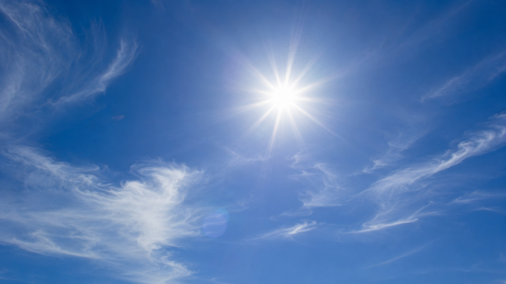 Zon hoog in de lucht
